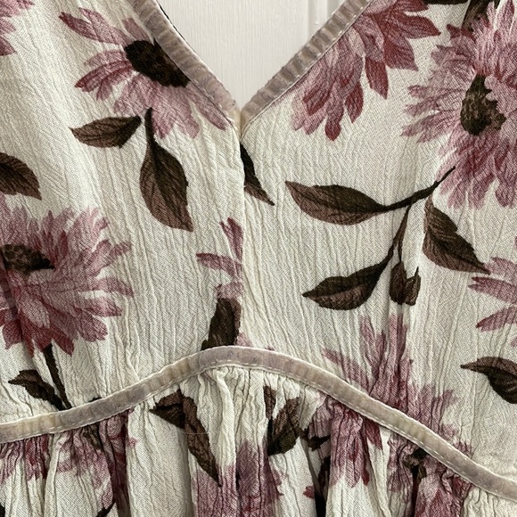 American Eagle flower top. S - Picture 2 of 7